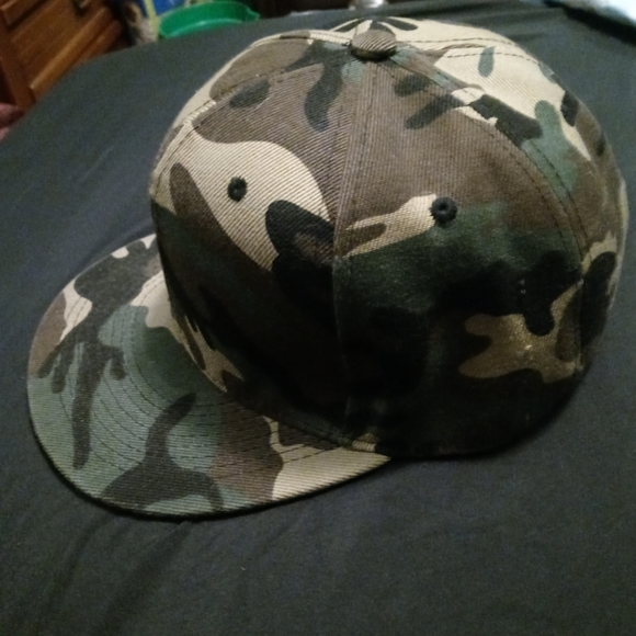 Camouflage snapback hat - Picture 2 of 3